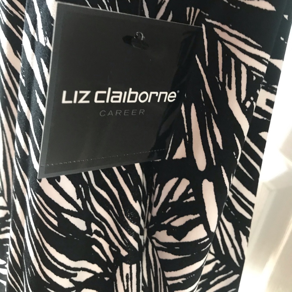 Liz Claiborne grommet sleeveless top - Picture 3 of 6